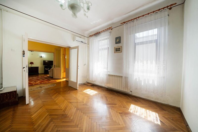 Popa Nan, Traian, casa P+pod, curte proprie, casa izolata exterior.