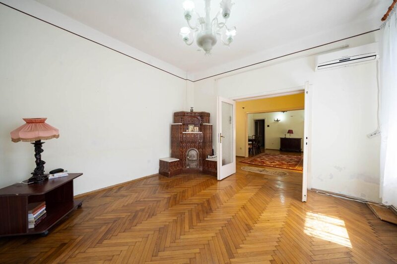 Popa Nan, Traian, casa P+pod, curte proprie, casa izolata exterior.