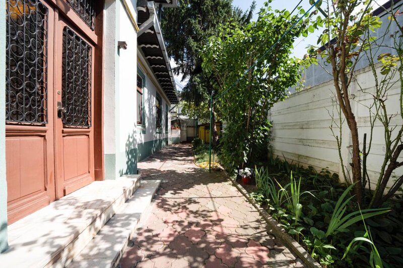 Popa Nan, Traian, casa P+pod, curte proprie, casa izolata exterior.