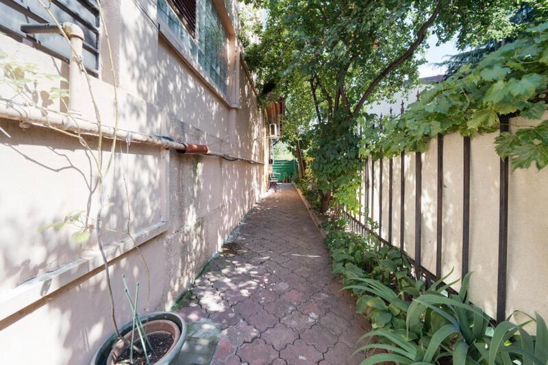 Popa Nan, Traian, casa P+pod, curte proprie, casa izolata exterior.