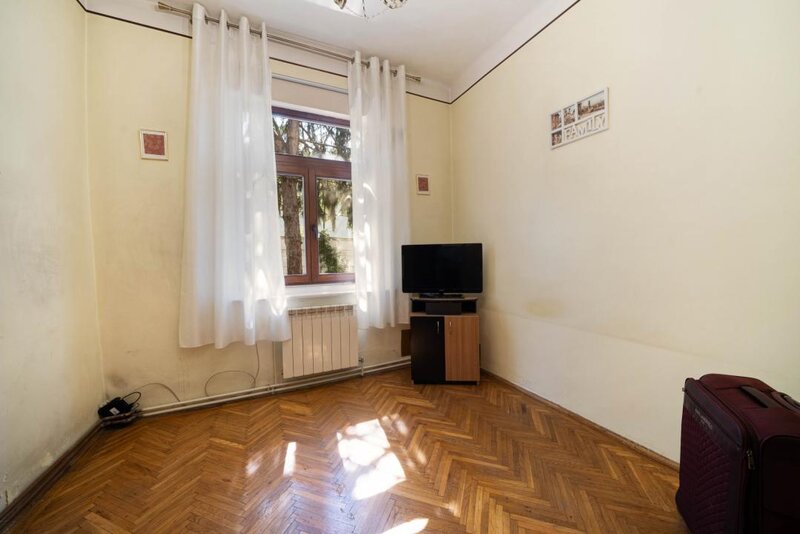 Popa Nan, Traian, casa P+pod, curte proprie, casa izolata exterior.