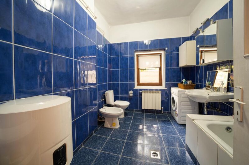 Popa Nan, Traian, casa P+pod, curte proprie, casa izolata exterior.