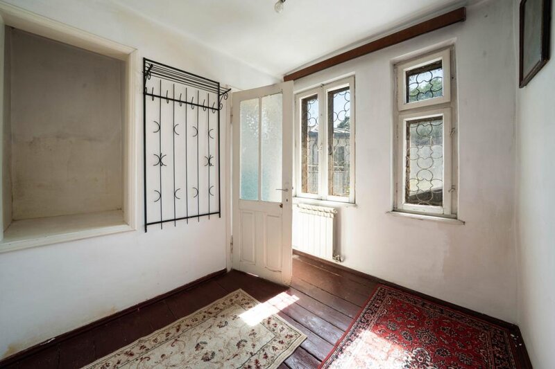 Popa Nan, Traian, casa P+pod, curte proprie, casa izolata exterior.